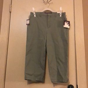 NWT Gloria Vanderbilt Cotton Stretch Capris 12P